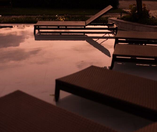 Vogal Luxury Beach Hotel & Spa