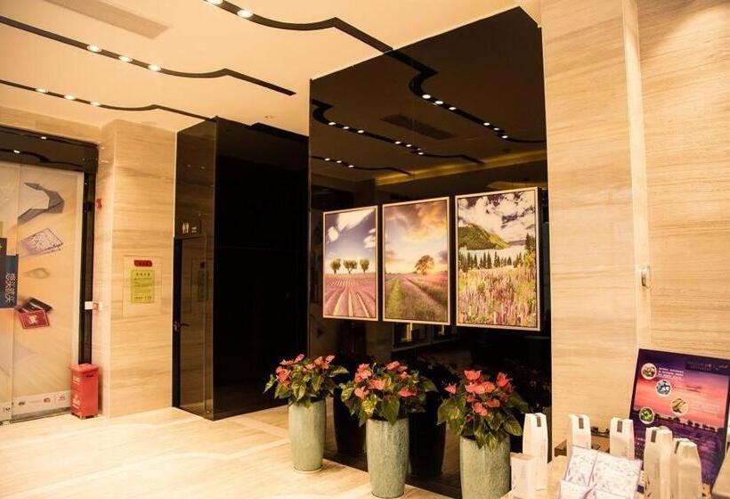 Lavande Hotels·shenzhen North Railway Station Bantian Metro Station