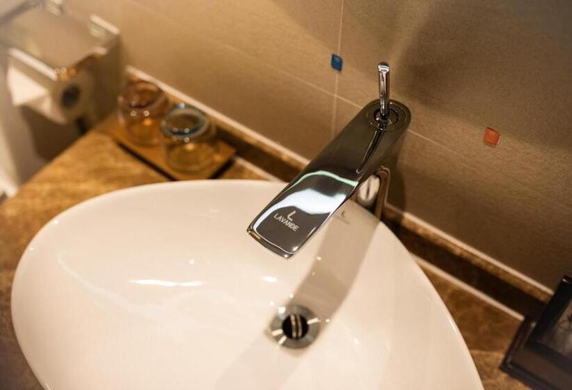 Lavande Hotels·shenzhen North Railway Station Bantian Metro Station