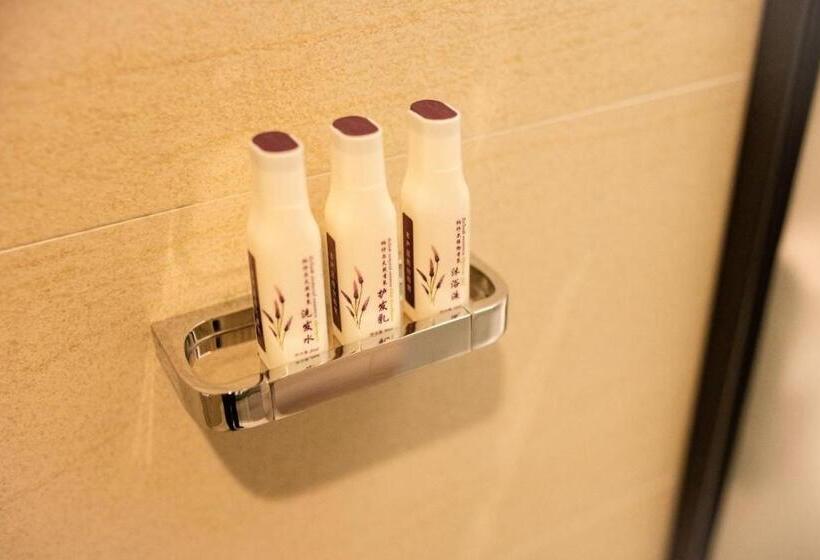 Lavande Hotels·shenzhen North Railway Station Bantian Metro Station