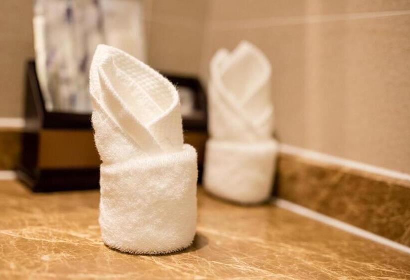 Lavande Hotels·shenzhen North Railway Station Bantian Metro Station