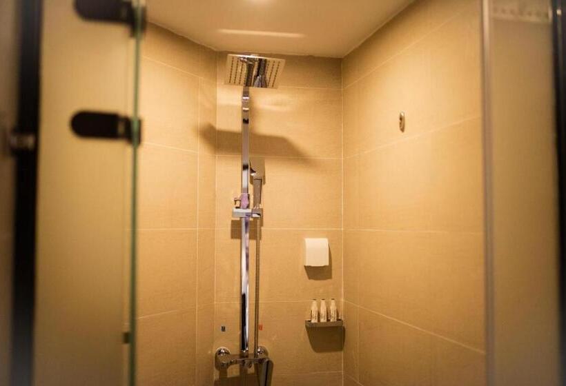 Lavande Hotels·shenzhen North Railway Station Bantian Metro Station