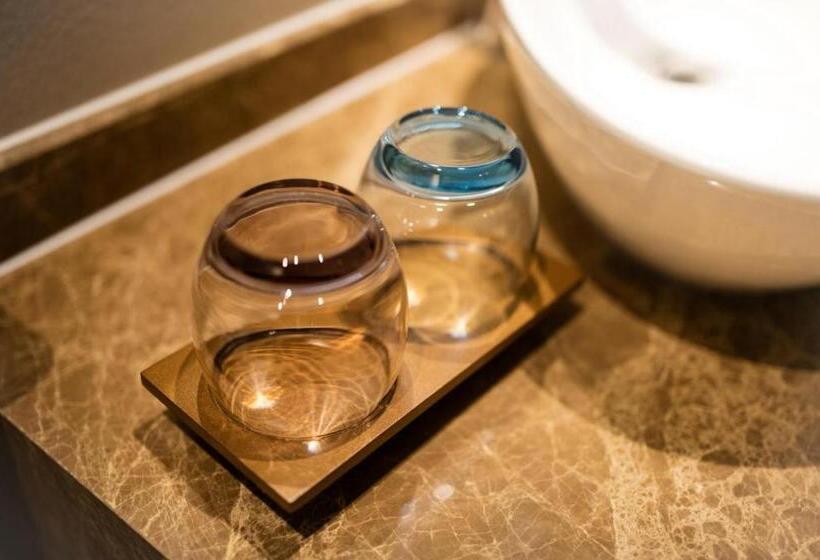 Lavande Hotels·shenzhen North Railway Station Bantian Metro Station