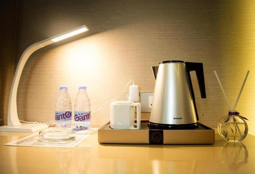 Lavande Hotels·shenzhen North Railway Station Bantian Metro Station