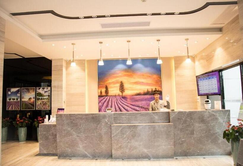 Lavande Hotels·shenzhen North Railway Station Bantian Metro Station