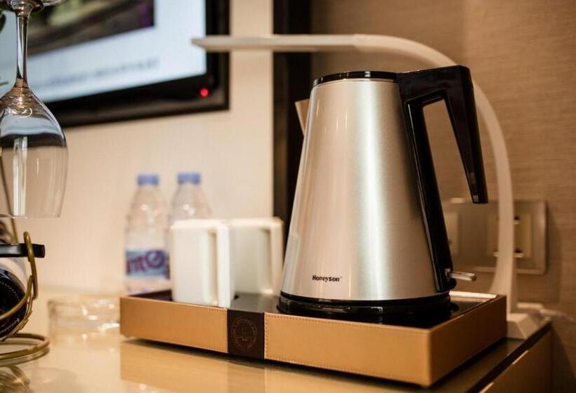 Lavande Hotels·shenzhen North Railway Station Bantian Metro Station