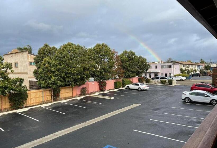 מוטל Pacific Inn