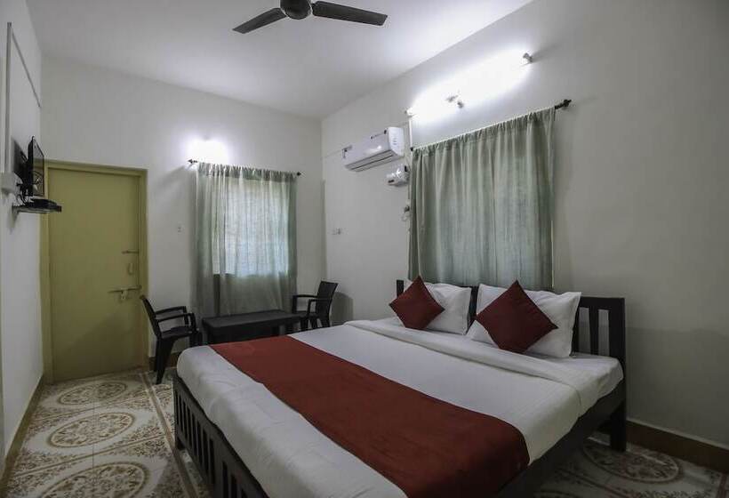 Oyo Home 10791 Elegant Studio