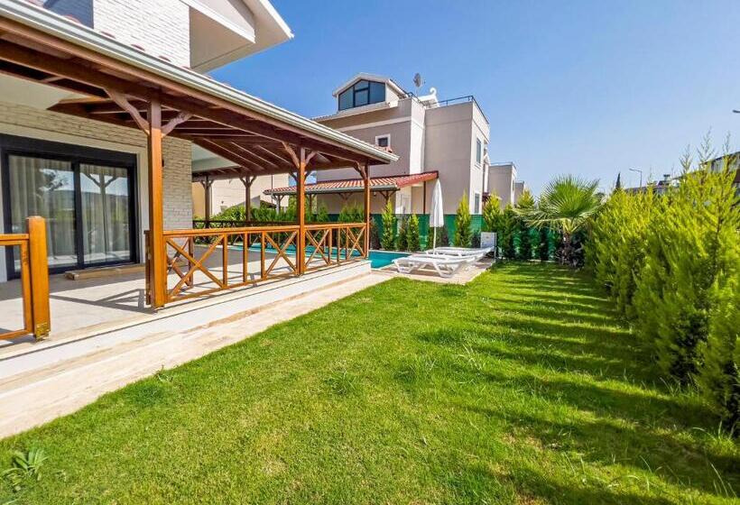 Paradise Town Villa Lisa