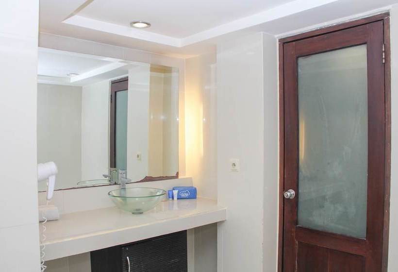 호텔 Airy Premier Legian Padma Kuta Bali