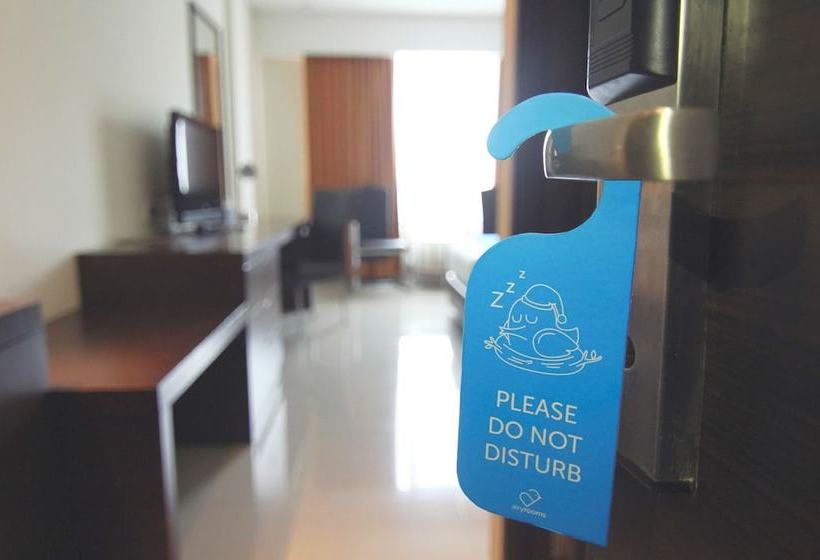 Отель Airy Slipi