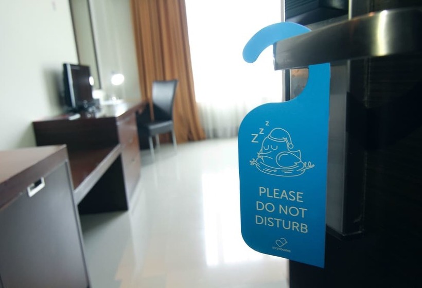 Отель Airy Slipi