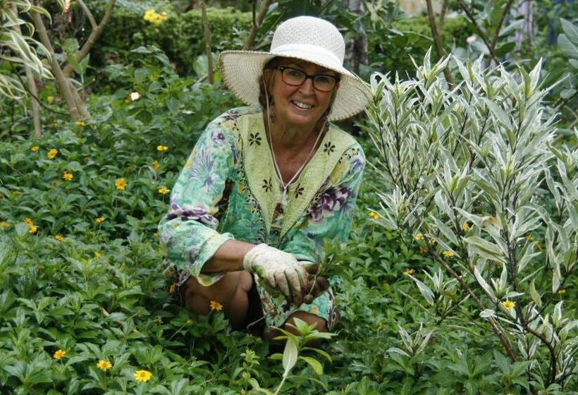 Отель Anitha S Garden Stay