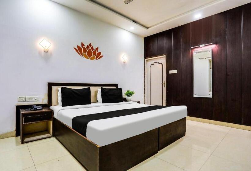 Отель O Tajganj Near Taj Mahal West Gate Formerly Apollo