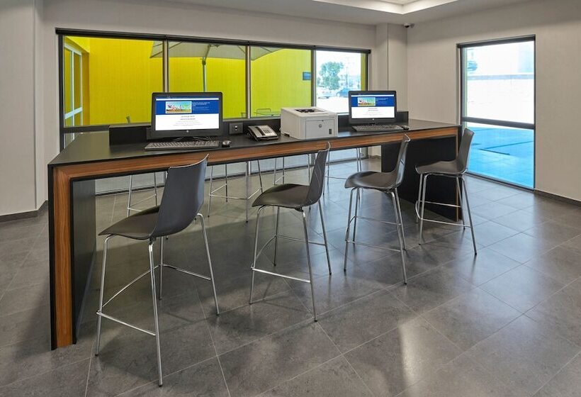 호텔 City Express By Marriott Ensenada