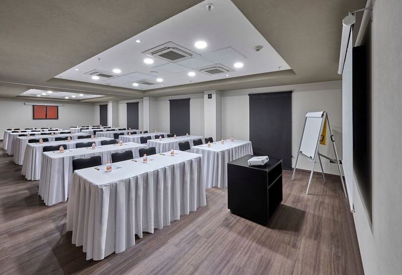 호텔 City Express By Marriott Ensenada