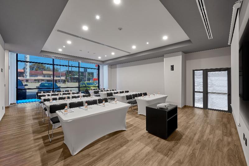 Отель City Express Plus By Marriott Tijuana