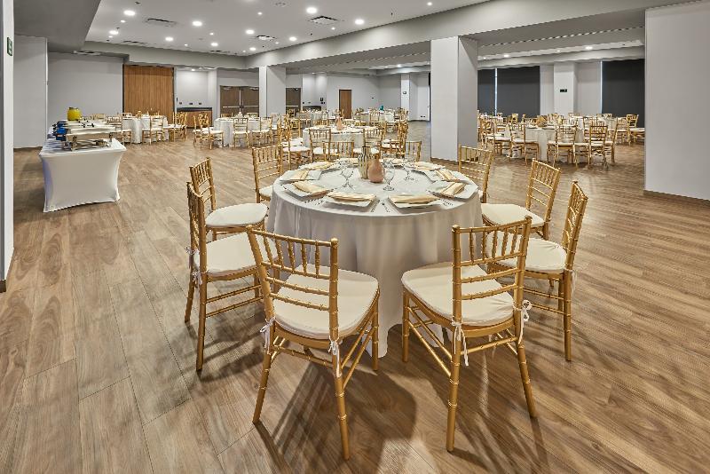 Отель City Express Plus By Marriott Tijuana