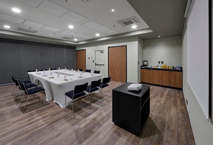 Отель City Express Plus By Marriott Tijuana