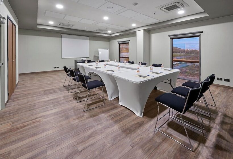 Отель City Express Plus By Marriott Tijuana