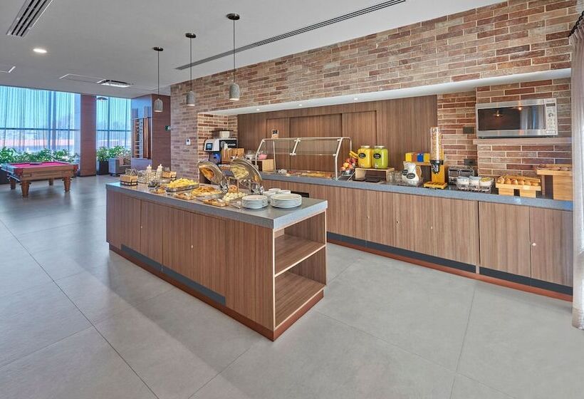 Отель City Express Plus By Marriott Tijuana