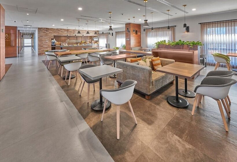 Отель City Express Plus By Marriott Tijuana