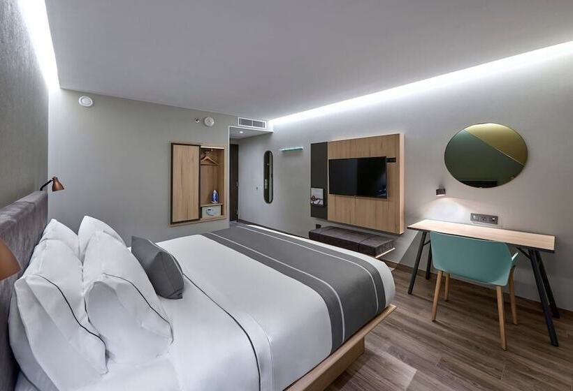 Отель City Express Plus By Marriott Tijuana