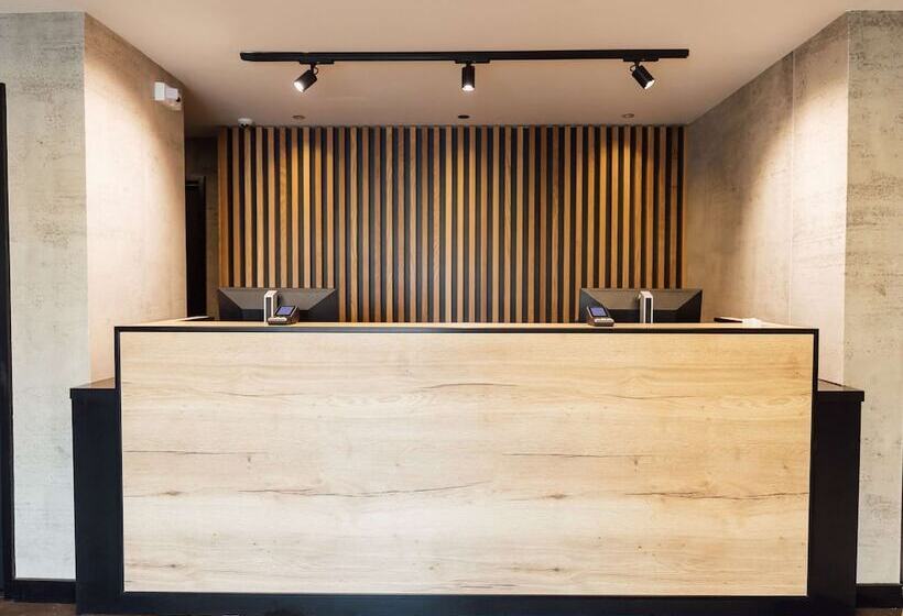 Отель Ibis Coleraine Riverside