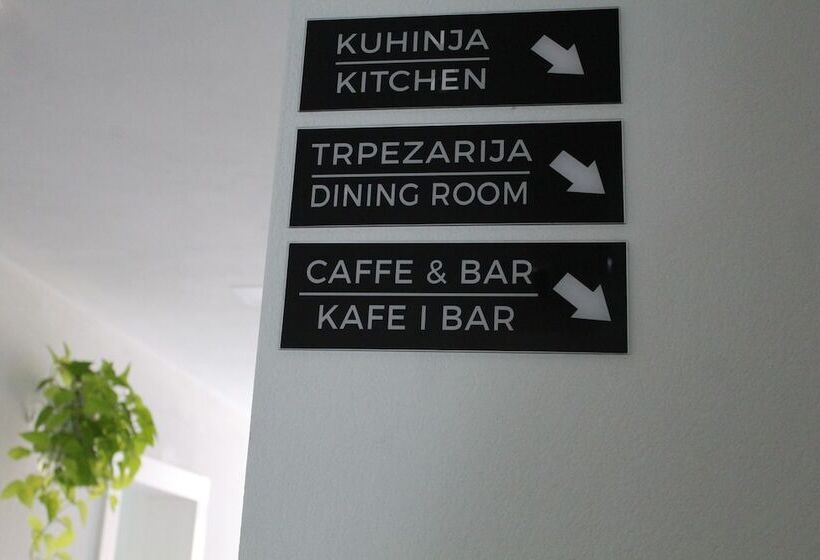 Garni Hotel 11tica Dm