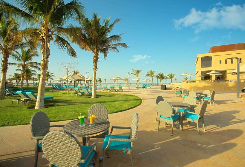 Otel Golden Tulip Sharma Resort