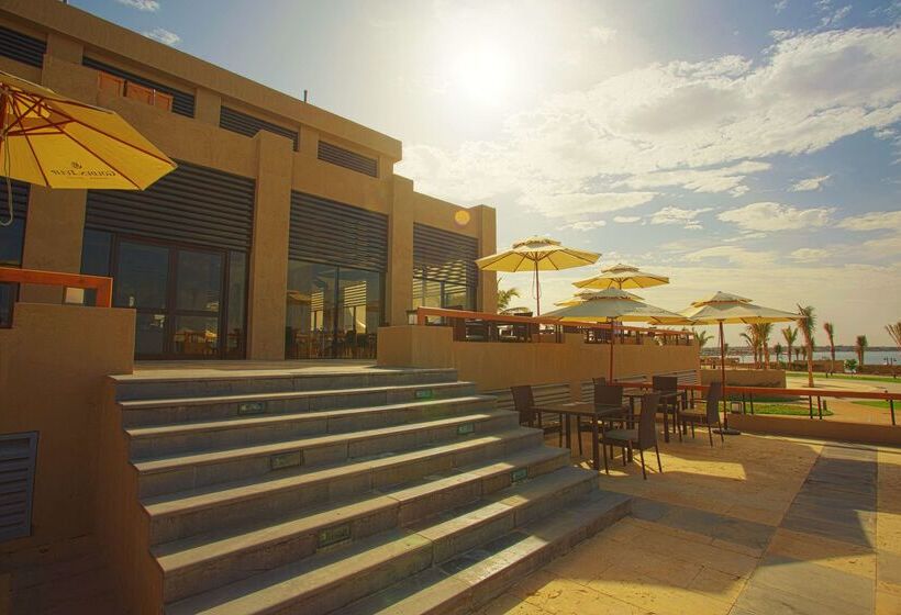 Otel Golden Tulip Sharma Resort