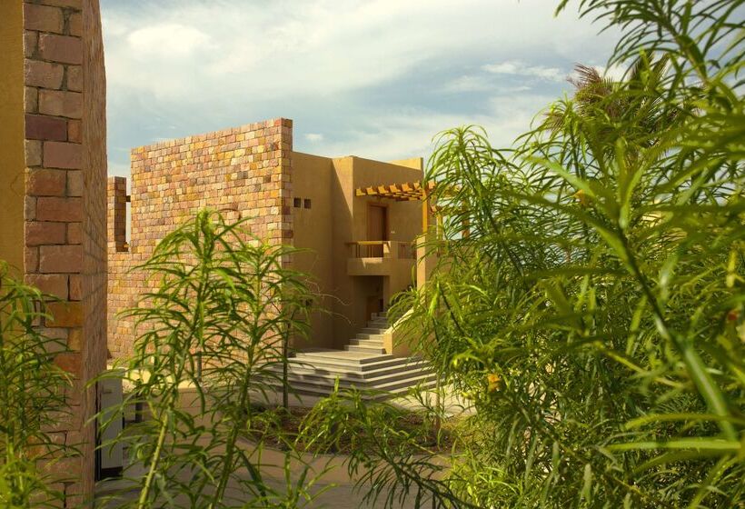 Otel Golden Tulip Sharma Resort