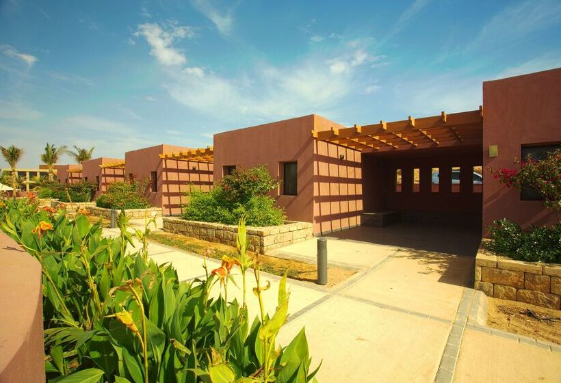 Otel Golden Tulip Sharma Resort