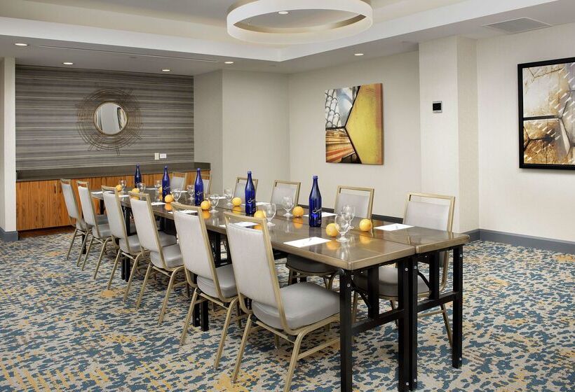 Отель Hilton Garden Inn Westchester Dobbs Ferry, Ny