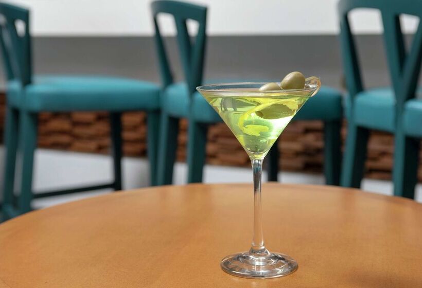 Отель Hilton Garden Inn Westchester Dobbs Ferry, Ny