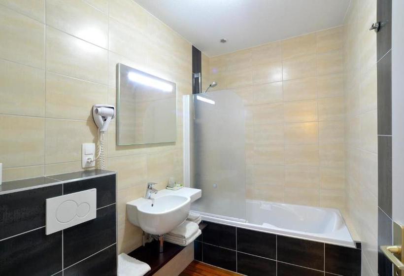 酒店 Hôtel Restaurant Le Sire De Joux