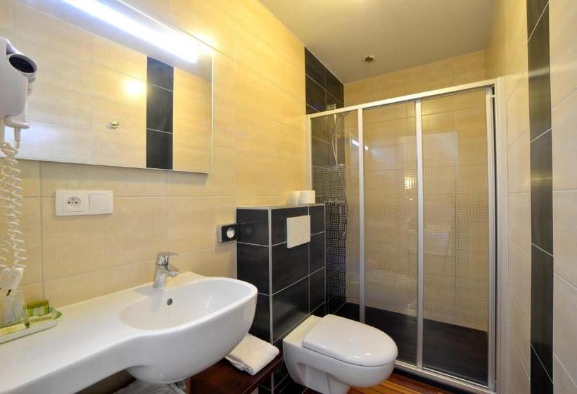 酒店 Hôtel Restaurant Le Sire De Joux