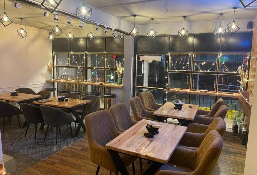 ホテル La Voglia Old Manali