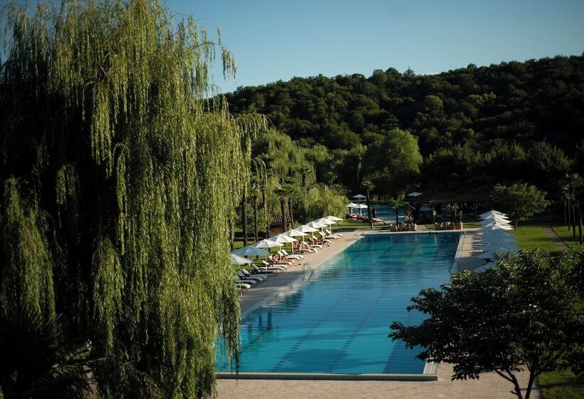 هتل Lopota Lake Resort & Spa