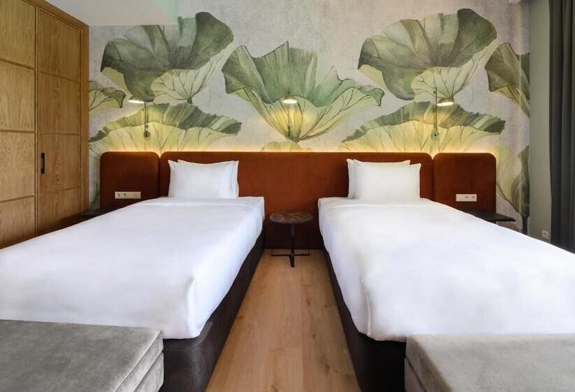 هتل Lopota Lake Resort & Spa