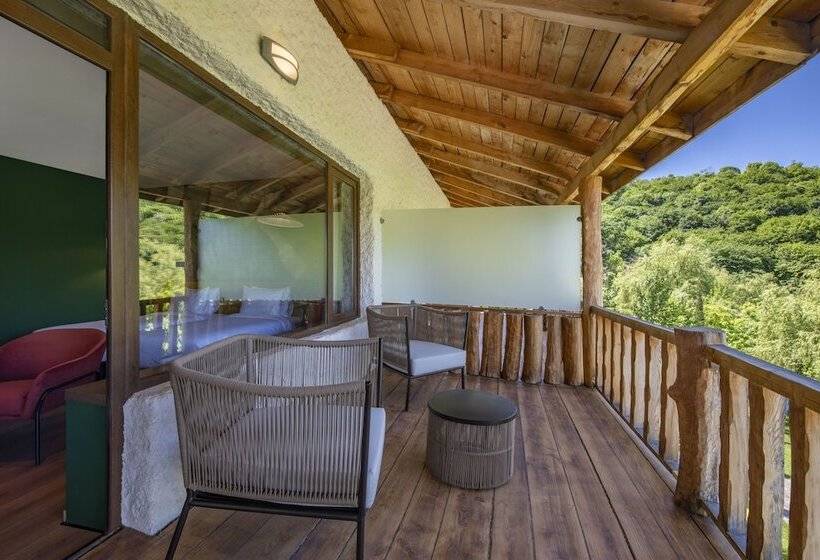 هتل Lopota Lake Resort & Spa