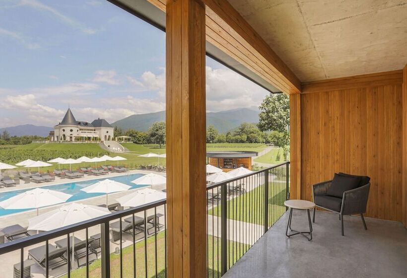 هتل Lopota Lake Resort & Spa