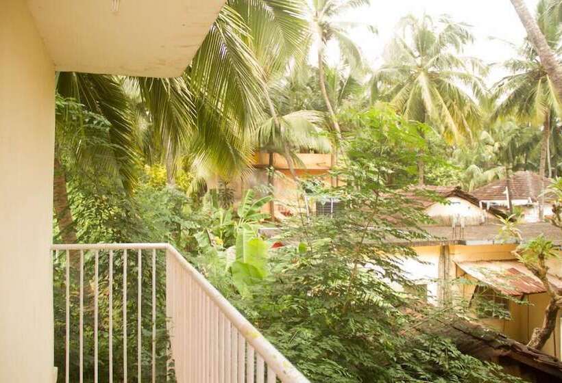 Отель Nirvah Candolim Beach Holiday Stay