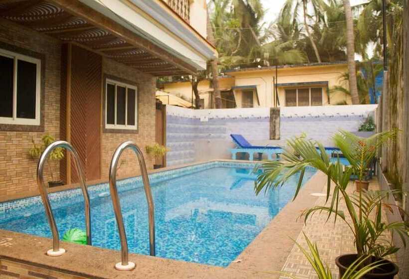 Отель Nirvah Candolim Beach Holiday Stay