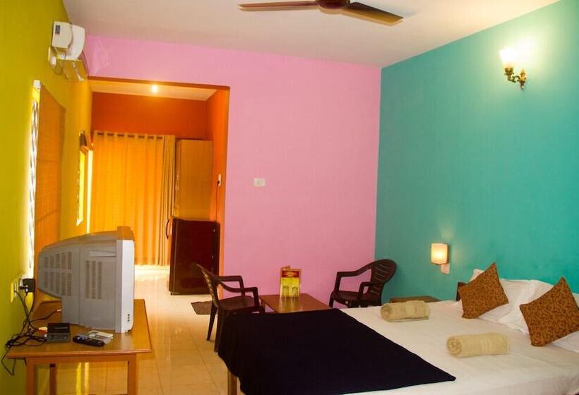 Отель Nirvah Candolim Beach Holiday Stay