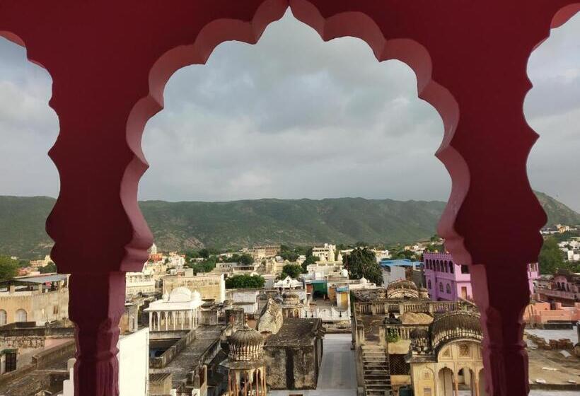 酒店 Paramount Palace