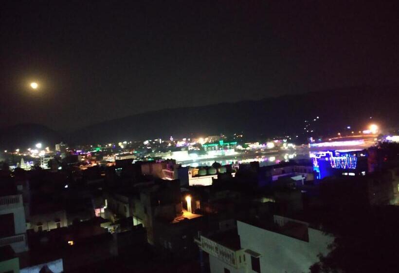 酒店 Paramount Palace