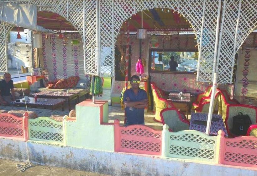 酒店 Paramount Palace