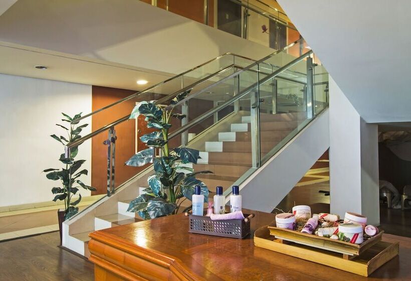 Отель Reddoorz Plus Near Rs Pertamina