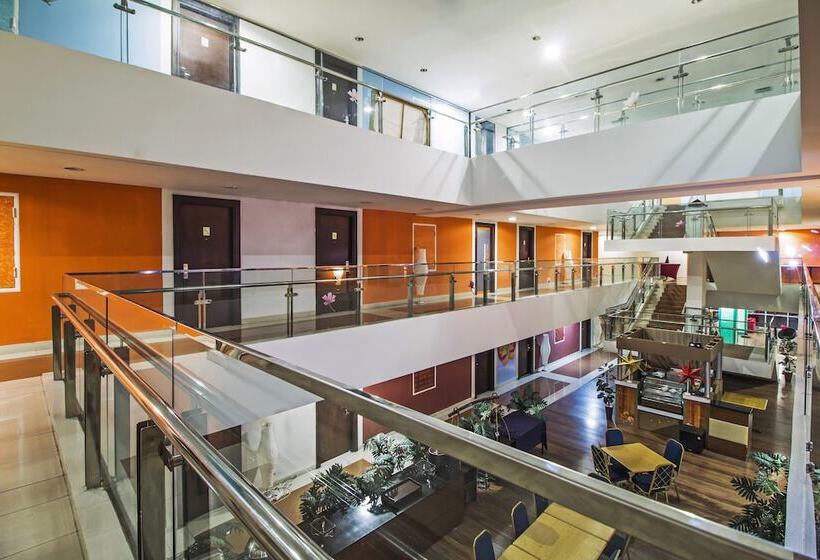 Отель Reddoorz Plus Near Rs Pertamina